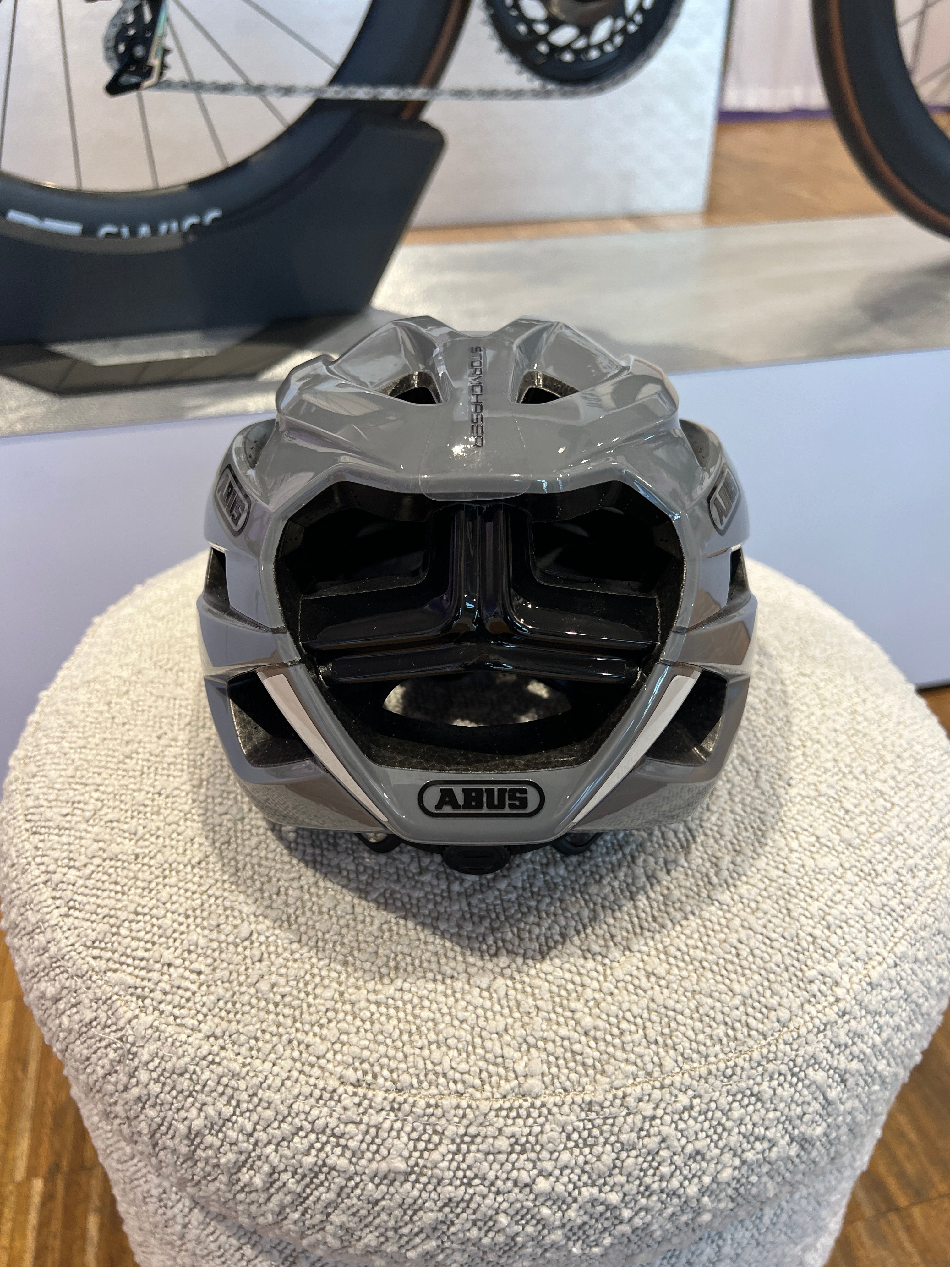 abus stormchaser fahrradhelm ABUS Stormchaser Race Grey S-M – Garage Sale